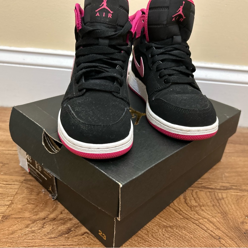 Air Jordan ones retro high GG